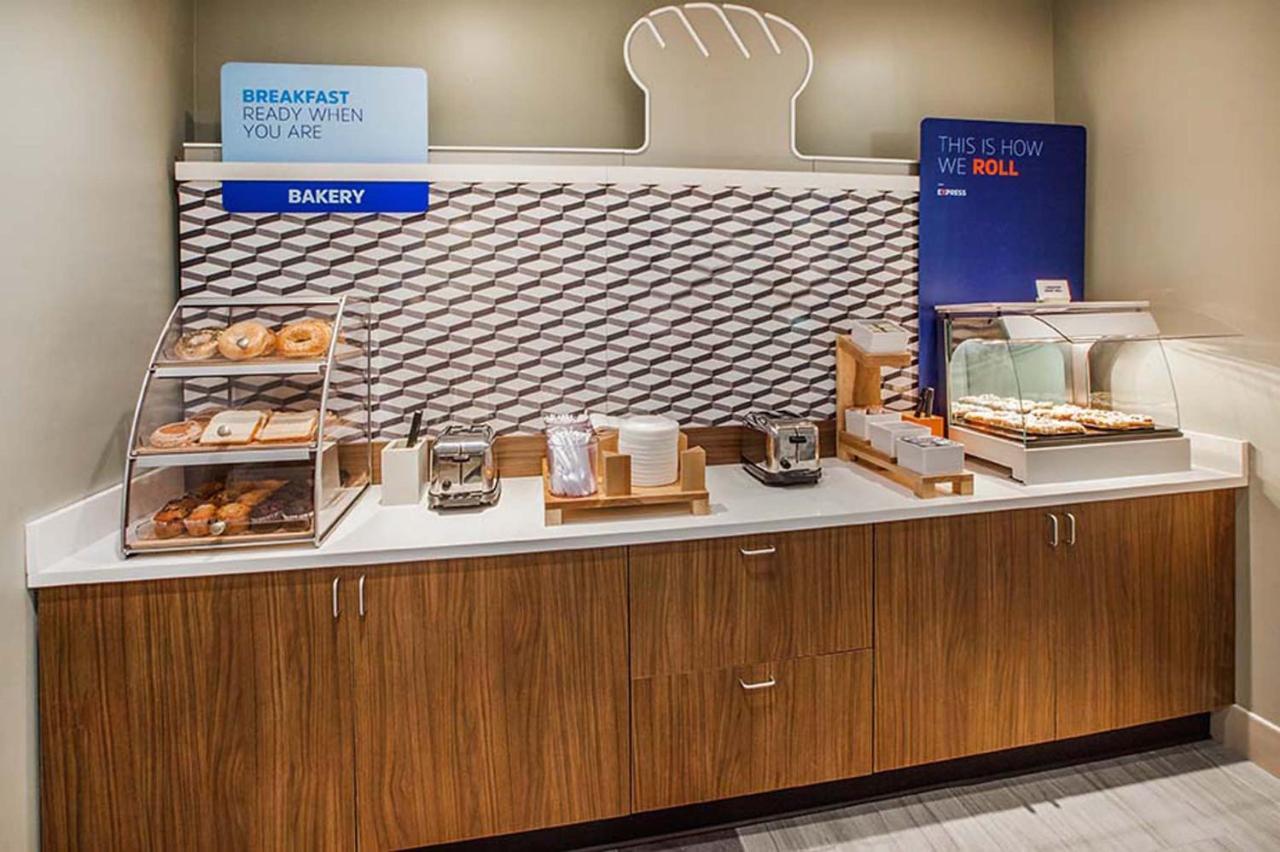 Holiday Inn Express Pittston - Scranton Airport By Ihg Zewnętrze zdjęcie